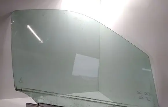 Mercedes-Benz ML W163 Front door window glass four-door A1637200218