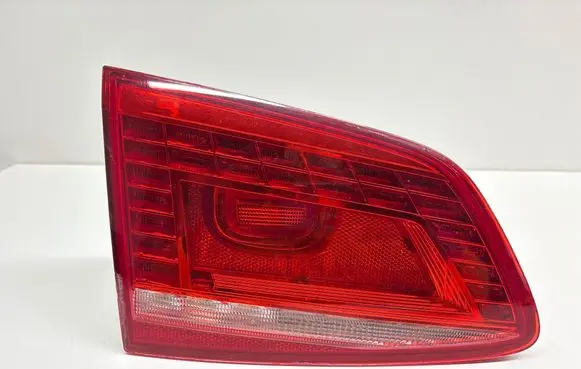 Volkswagen PASSAT B7 Tailgate rear/tail lights 