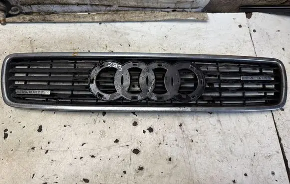 Audi A4 S4 B5 8D Front grill 8D0853651H
