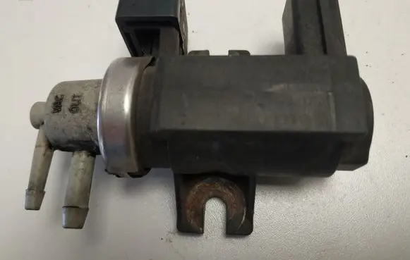 Audi A3 S3 8P Turbo solenoid valve 8E0906627