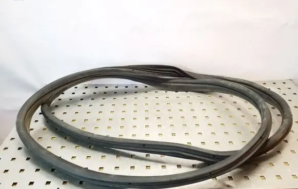 Fiat Grande Punto Rear door rubber seal (on body) 
