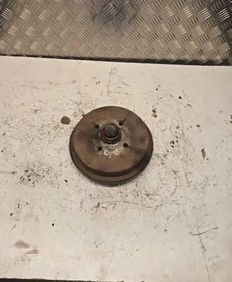 Volkswagen Golf III Rear wheel hub 