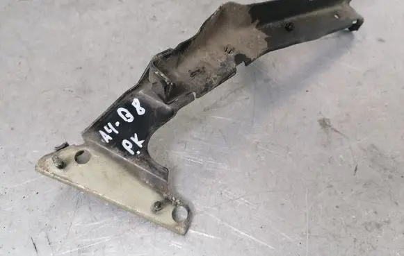 Audi A4 S4 B8 8K Fender mounting bracket 8K0821135C