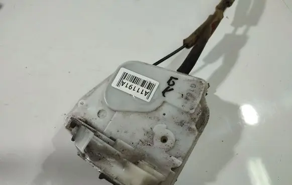 Mazda 6 Rear door lock 8E10