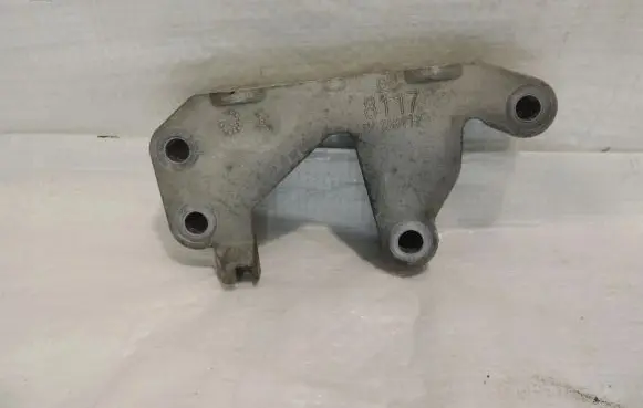 Opel Mokka Engine mounting bracket 95138117