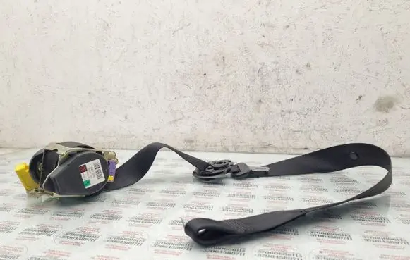 Volkswagen Golf V Front seatbelt 1K3857706