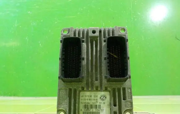 Fiat 500 Engine control unit/module 51847332 XP215