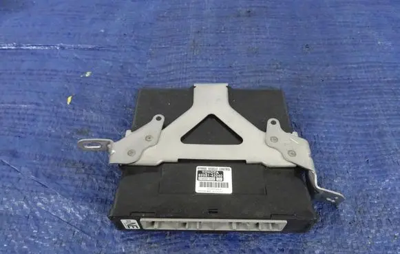 Toyota RAV 4 (XA40) Other control units/modules 8998142040