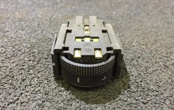 Volkswagen Golf IV Headlight level height control switch 1h6941333a