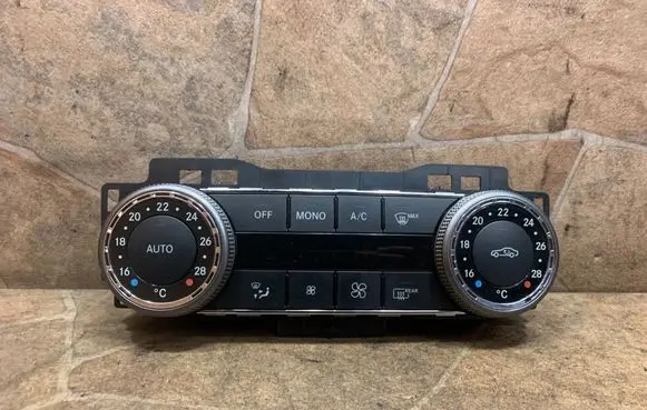 Mercedes-Benz C W204 Interior fan control switch A2048309385
