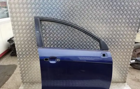 Chevrolet Captiva Front door