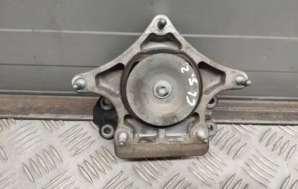 Mercedes-Benz CLS C218 X218 Gearbox mounting bracket A2042400618