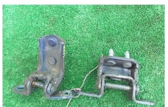 Toyota Land Cruiser (HDJ90) Rear door hinge set 