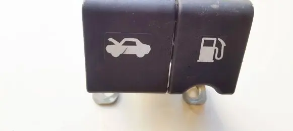 Nissan Qashqai Engine bonnet (hood) release handle