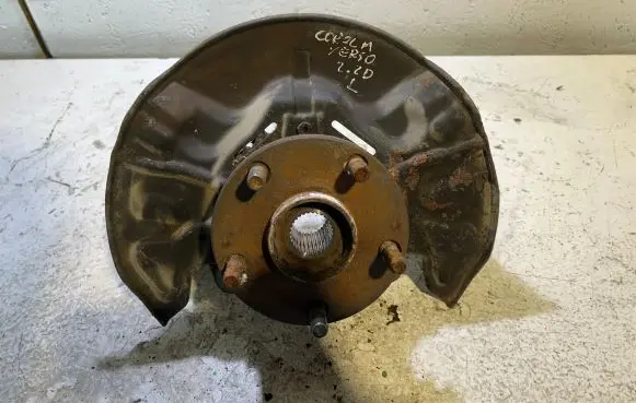 Toyota Corolla Verso AR10 Front wheel hub
