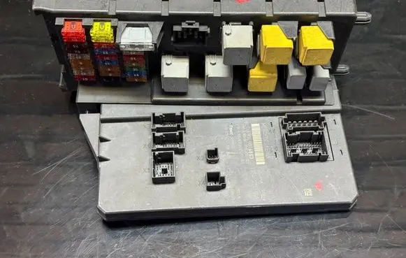 Mercedes-Benz Sprinter W906 SAM control unit A9069006803 A9069022001 A9069013200