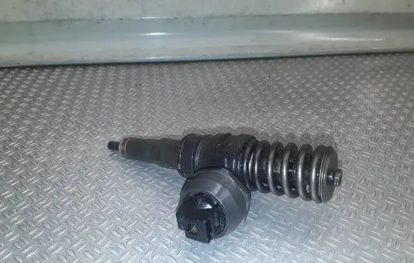 Volkswagen Sharan Fuel injector 038130073ak 0414720038