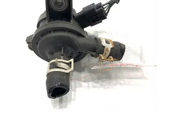 Mitsubishi Outlander Oil filter mounting bracket 21141010420