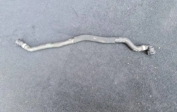 Engine coolant pipe/hose