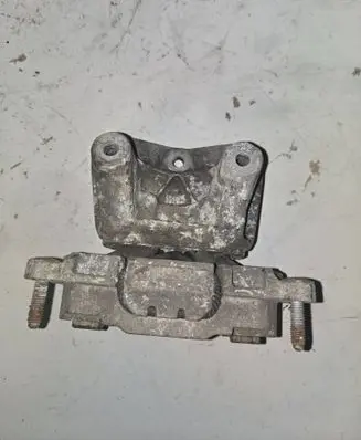 Gearbox mounting bracket