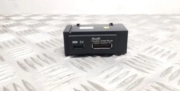 Audi A3 S3 8V USB socket connector 8V0035736A 5Q0035736A