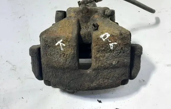 Volkswagen PASSAT B6 Front brake caliper