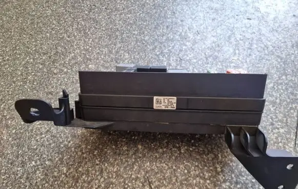 Mercedes-Benz ML W164 Fuse module A1645400272