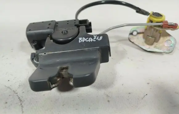 Loading door lock