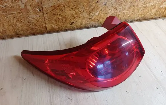 Chevrolet Traverse I Rear/tail lights