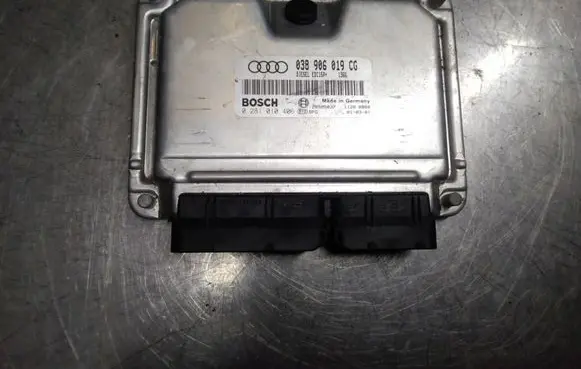 Audi A4 S4 B6 8E 8H Engine control unit/module 0281010406 038906019CG