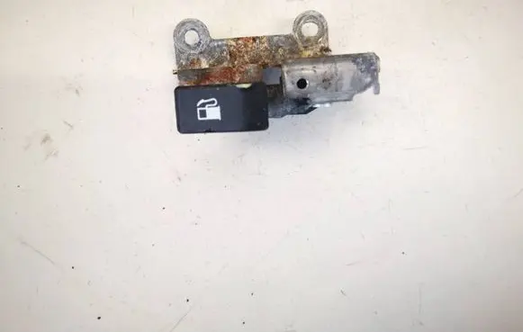 Subaru Outback (BS) Fuel tank opening switch