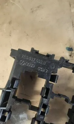 Volkswagen Transporter - Caravelle T5 Relay mounting block 7E0937503