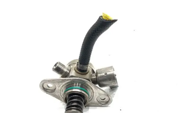 Mercedes-Benz A W176 Fuel injection high pressure pump A2700700501