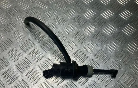 Nissan Juke I F15 Clutch master cylinder 306101U60A