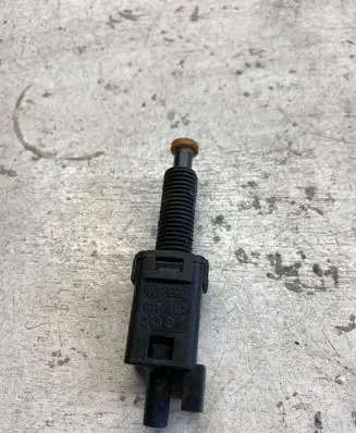 Audi A6 S6 C5 4B Brake pedal sensor switch 811907