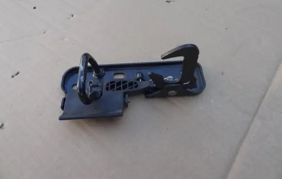 Volkswagen Golf V Tailgate lock loop/hook striker 1K0823480