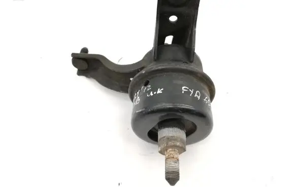 Toyota Camry Engine mount bracket