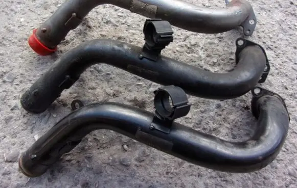 Iveco Daily 6th gen Engine coolant pipe/hose 504093141