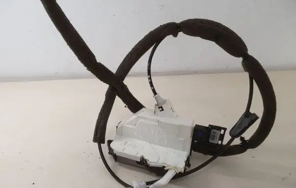 Peugeot Partner Sliding door lock 828414