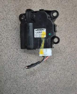 Hyundai Tucson TL Air flap motor/actuator D332NFFAA01