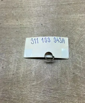 Volkswagen PASSAT B5 Other engine bay part 311133343A WAGHOSECLIPCLAMP