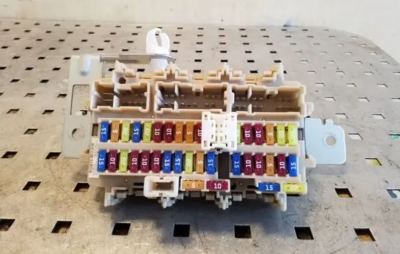 Nissan X-Trail T32 Fuse module