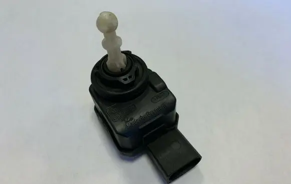Mercedes-Benz E W211 Headlight level adjustment motor A0008201608