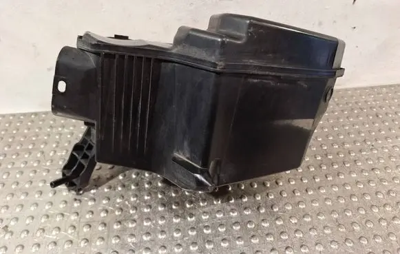Renault Twingo III Air filter box S25062227 165003255R