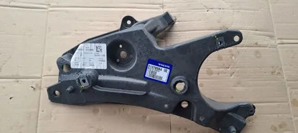 Volvo S90, V90 Fender mounting bracket 31378984