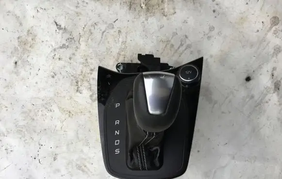 Ford Fiesta Gear shifter/selector H6BP7K004CB