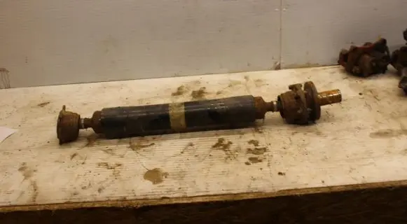 Mitsubishi Pajero Rear driveshaft/prop shaft 