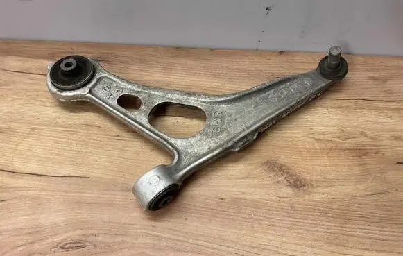 Nissan Qashqai J12 Front lower control arm/wishbone 