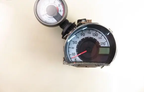 Speedometer (instrument cluster)