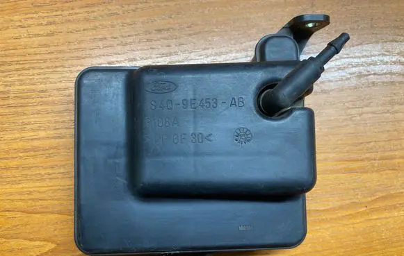 Ford Focus Vacuum air tank 1S4Q9E453AB P108A